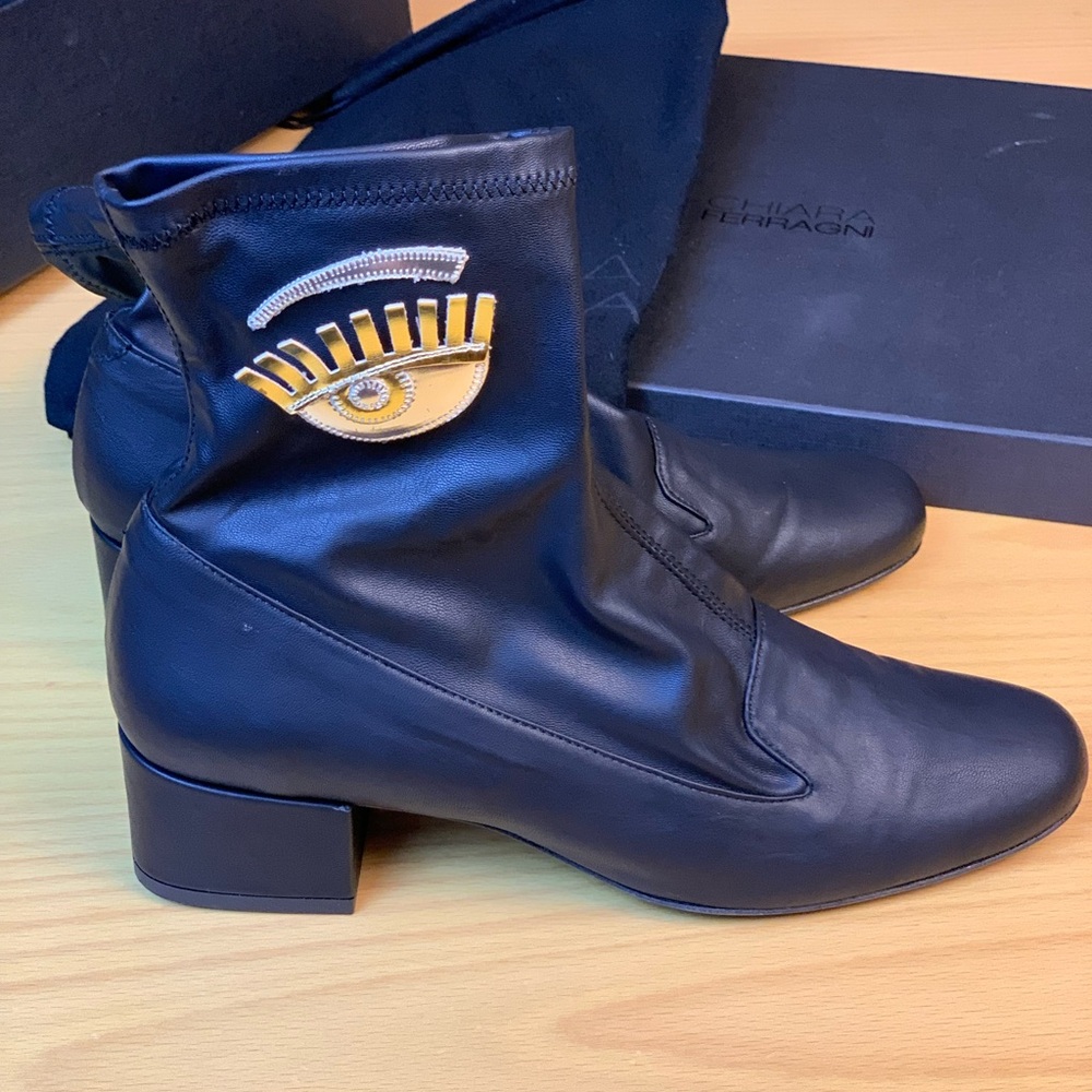 New chiara ferragni eye applique booties 39